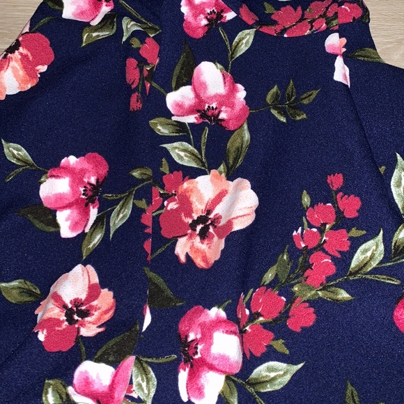 Woman’s extra small dress - Picture 3 of 5